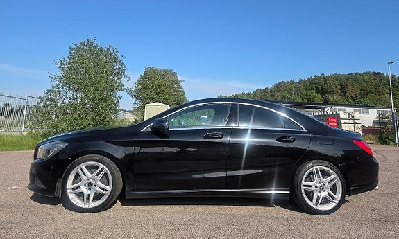 Mercedes-Benz CLA200 2 of 5