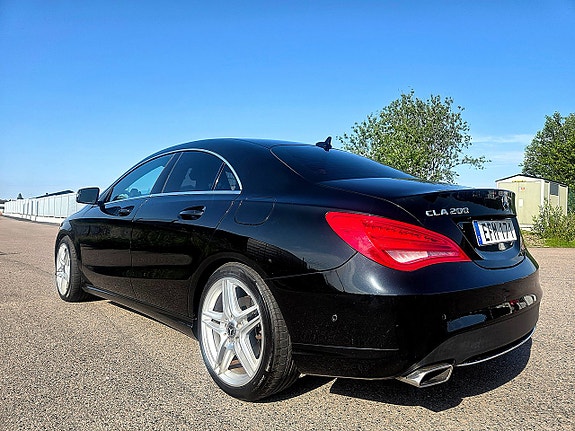 Mercedes-Benz CLA200 3 of 5