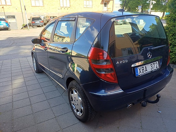 Mercedes-Benz A200 3 of 5