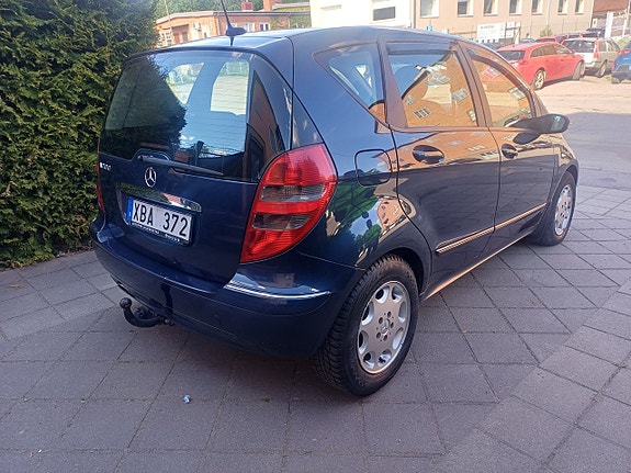 Mercedes-Benz A200 4 of 5