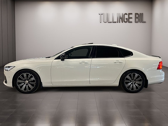 Volvo S90 2 of 5
