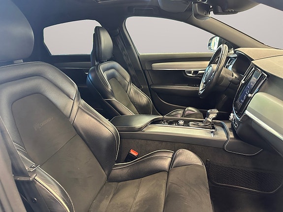 Volvo S90 16 of 19