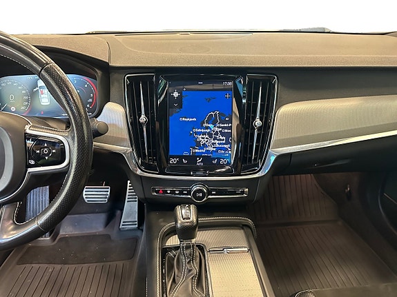 Volvo S90 14 of 19