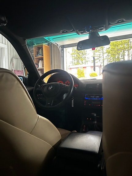 BMW 330i 4 of 5