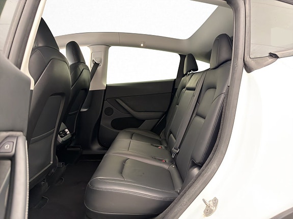 Tesla Model Y 15 of 30