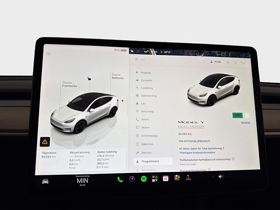 Tesla Model Y 26 of 30
