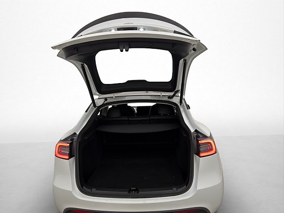 Tesla Model Y 11 of 30