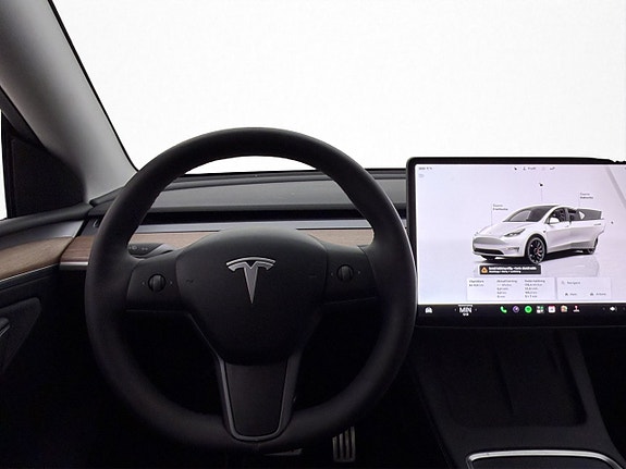 Tesla Model Y 18 of 30