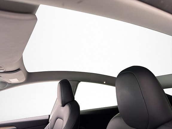Tesla Model Y 20 of 30