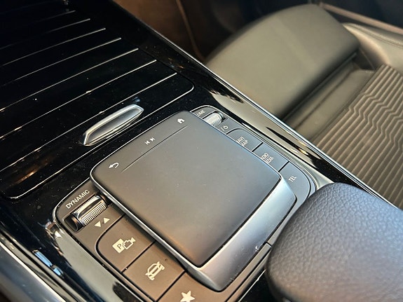 Mercedes-Benz GLA180 d 10 of 16