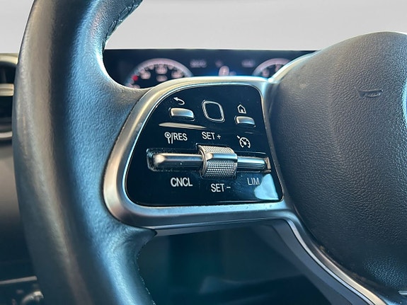 Mercedes-Benz GLA180 d 15 of 16