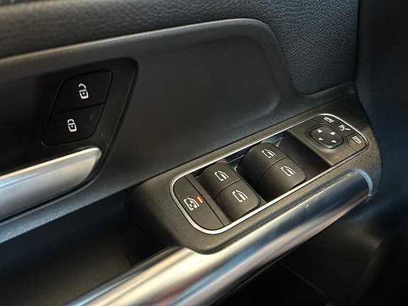 Mercedes-Benz GLA180 d 16 of 16