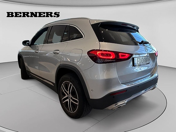 Mercedes-Benz GLA180 d 3 of 5