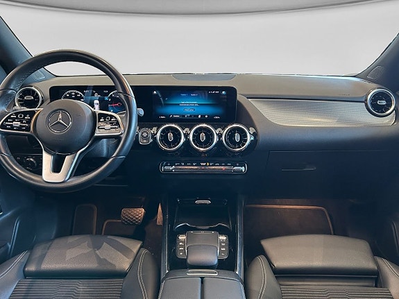 Mercedes-Benz GLA180 d 9 of 16