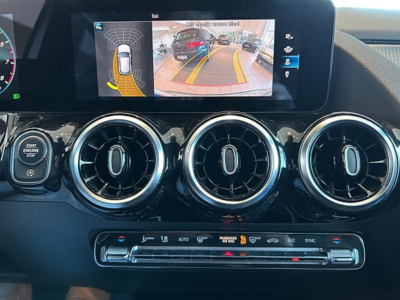 Mercedes-Benz GLA180 d 13 of 16