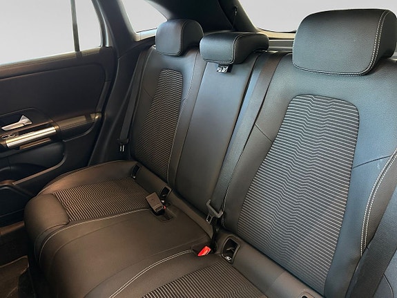 Mercedes-Benz GLA180 d 12 of 16