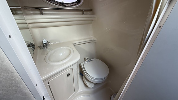 Sea Ray 275 SD / Mercruiser 496 MAG - 05 13 of 16