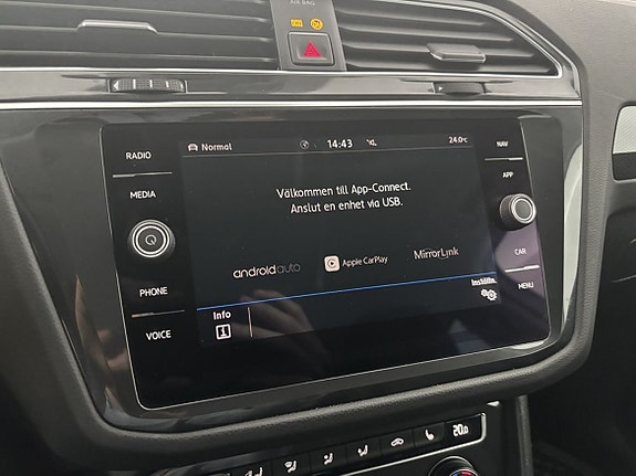 Volkswagen Tiguan 12 of 26