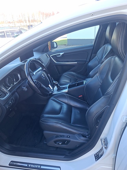 Volvo S60 6 of 24
