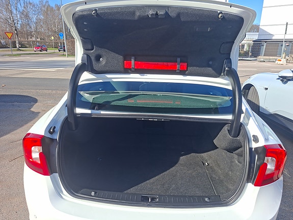 Volvo S60 9 of 24