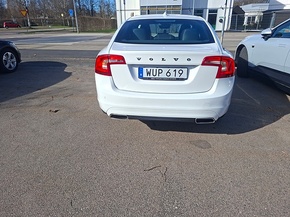 Volvo S60 3 of 5