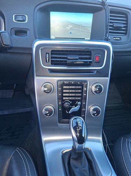 Volvo S60 4 of 5