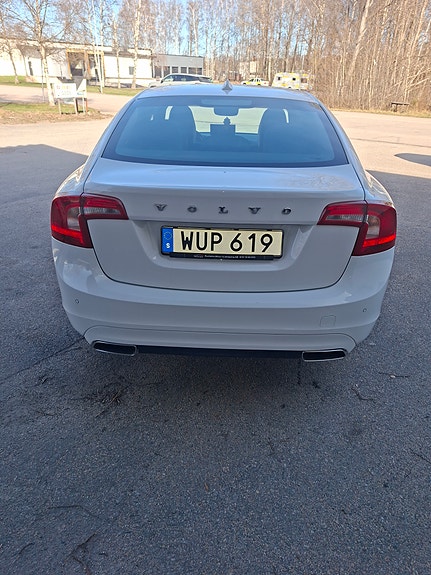 Volvo S60 2 of 5