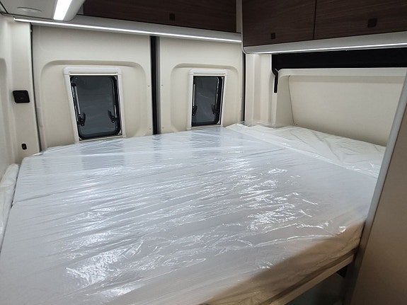 Westfalia Sven Hedin Classic Pop-up Litium, 2x solcell, automat, vattenburen dieselvärme 15 of 25