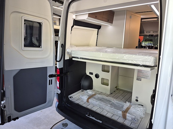 Westfalia Sven Hedin Classic Pop-up Litium, 2x solcell, automat, vattenburen dieselvärme 7 of 25