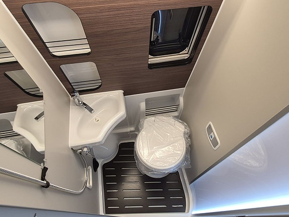 Westfalia Sven Hedin Classic Pop-up Litium, 2x solcell, automat, vattenburen dieselvärme 17 of 25