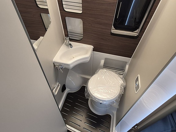 Westfalia Sven Hedin Classic Pop-up Litium, 2x solcell, automat, vattenburen dieselvärme 16 of 25