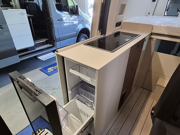 Westfalia Sven Hedin Classic Pop-up Litium, 2x solcell, automat, vattenburen dieselvärme 12 of 25