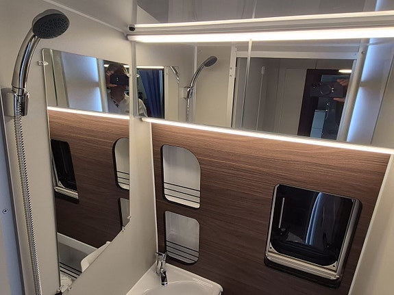 Westfalia Sven Hedin Classic Pop-up Litium, 2x solcell, automat, vattenburen dieselvärme 18 of 25