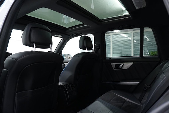 Mercedes-Benz GLK220 11 of 25