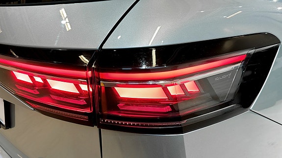 Volkswagen Passat 16 of 24