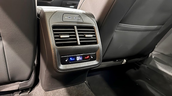 Volkswagen Passat 18 of 24