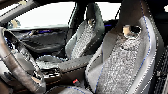 Volkswagen Passat 8 of 24