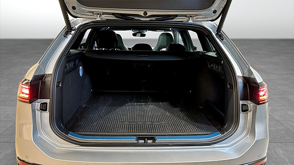 Volkswagen Passat 13 of 24