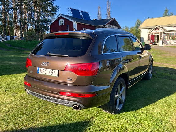 Audi Q7 2 of 5