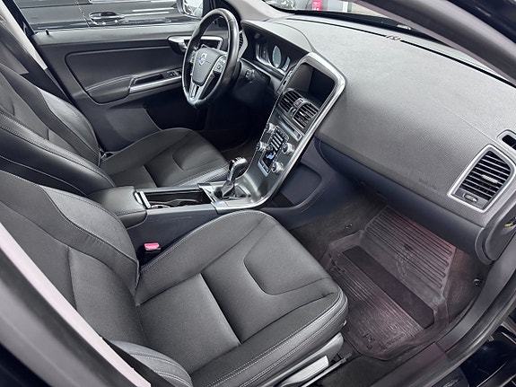 Volvo XC60 16 of 25