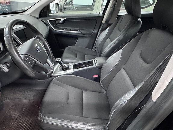 Volvo XC60 15 of 25