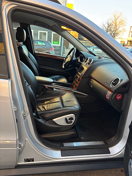 Mercedes-Benz GL320 11 of 19
