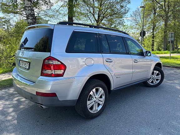 Mercedes-Benz GL320 4 of 5