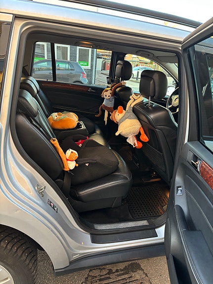 Mercedes-Benz GL320 12 of 19