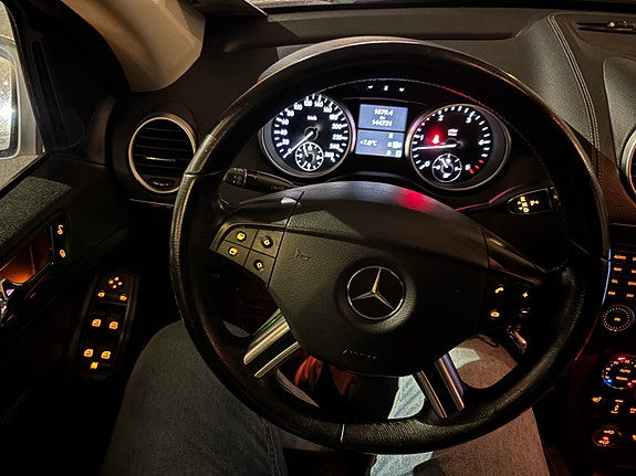 Mercedes-Benz GL320 18 of 19