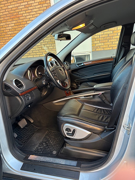 Mercedes-Benz GL320 10 of 19