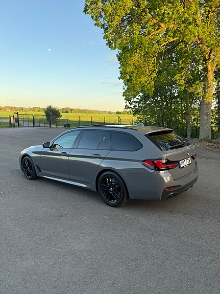 BMW 520d 3 of 5