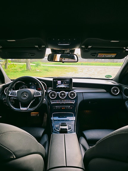 Mercedes-Benz C220 3 of 5