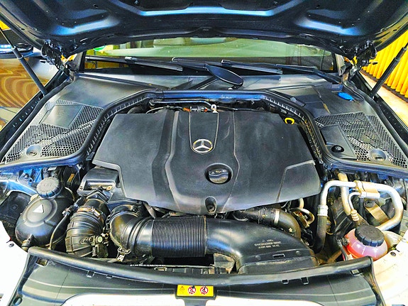 Mercedes-Benz C220 6 of 7