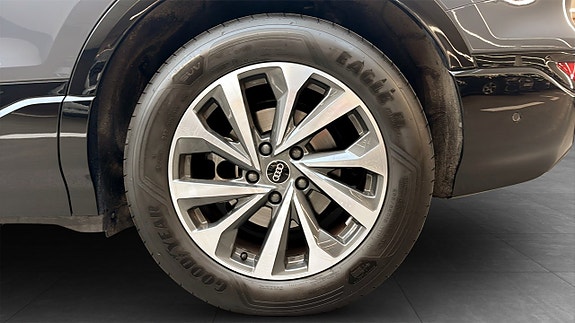 Audi Q6 e-tron 6 of 23